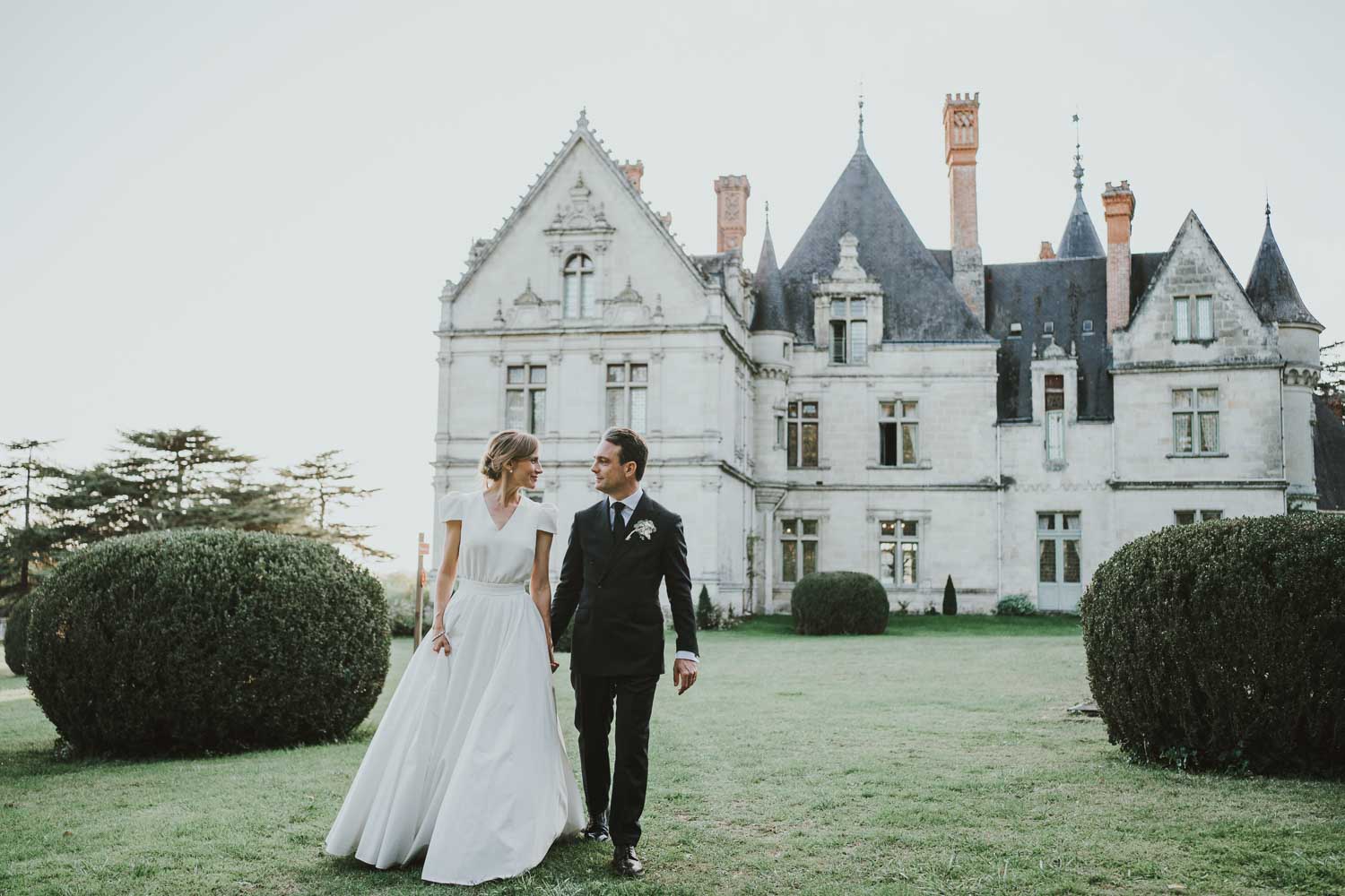 photo de couple devant le chateau de la Bourdaisière